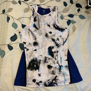 Cute athletic top, gorgeous print, szM